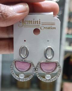 PENDIENTES DE GOTA DE CRISTAL Y CRISTAL CLARO A LA MODA CON CIERRE DE LEAVEBACK EN RODIO CONJUNTO DE PENDIENTES DE MODA PARA MUJER - Product Image 1