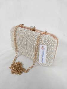 Elegante bolso de mano con perlas blancas para mujer Estilo sofisticado para una noche Aspecto atemporal Clásico y elegante - Product Image 5