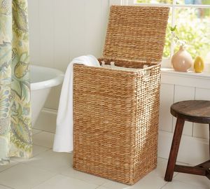Panier à linge en rotin décoratif élégant avec détails artistiques parfait pour le style intérieur et l'usage domestique quotidien - Product Image 5