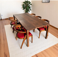 Table à manger carrée de style européen moderne, finition noyer, bois de manguier massif avec piédestal en bois, un élément de décoration métallique élégant