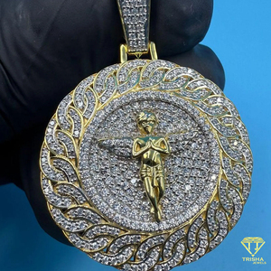 Pendentif médaillon ange en prière serti de pierres Moissanite VVS et finition bicolore, bijou de luxe Hip Hop tendance - Product Image 4