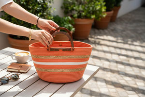 Sac fourre-tout en jute naturelle tissé à la main avec des poignées en bois, écologique, fait à la main, pour femmes, plage, shopping, pique-nique et rangement - Product Image 2