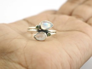 Bague de fiançailles empilable en argent sterling 925 faite à la main avec pierre de lune arc-en-ciel naturelle pour femmes - Product Image 6