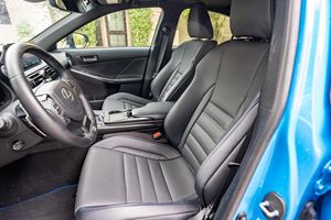 Lexus IS 500 Sport Performance Premium ปี 2024 สภาพดีเยี่ยม วิ่งเพียง 3,400 ไมล์ เครื่องยนต์ V8 472 แรงม้า พร้อมแพ็คเกจตกแต่งพิเศษ ไม่ได้ดัดแปลงใดๆ - Product Image 5