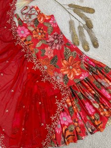 Top y Sharara de Seda Chinon Pesada con Estampado Digital y Trabajo a Mano con Piedras, con Dupatta con Estampado Digital y Bordado - Product Image 4