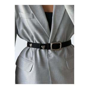 Cinturón de Mujer con Hebilla Cuadrada y Adorno de Corazón, para Pantalones, Chaquetas, Camisas y Vestidos - Negro-Ennegrecido - Product Image 1