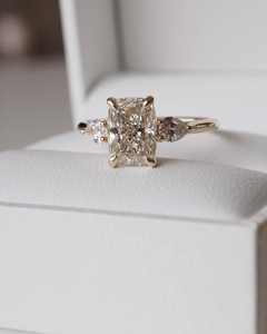 Anillos de compromiso de diamantes de moissanita de corte radiante para mujer, plata 925 y oro sólido de 10K-18K, joyería de boda fina - Product Image 2