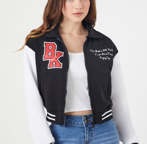 Chaqueta universitaria recortada transpirable de alta calidad personalizada para mujer con relleno de algodón diseño impermeable y reversible - Product Image 1