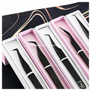 Pince à épiler pour extensions de cils à pointe en fibre, best-seller, angle de 90 degrés, volume accru, outil léger pour une application facile des cils - Product Image 1