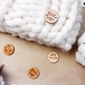 Écussons 3D en relief, conception de logo personnalisée, étiquette de vêtement tendance, écusson pour fournisseur en gros de vêtements - Product Image 1