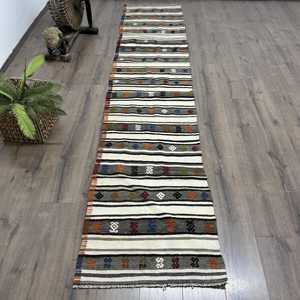 พรมคิลิมตุรกีขนาด 2.3x11.3 ฟุต พรมวินเทจ พรมลายตารางสีเทาทำจากขนสัตว์ - Product Image 1