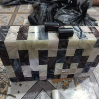 Pochette élégante en résine à prix réduit pour femme, faite à la main pour mariages et occasions formelles, à bas prix par CRAFTS GALORE