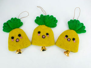 Ornement Jingle Bell en feutre jaune mignon pour enfants pour guirlande d'arbre de Noël suspendue ou comme décor de fête - Product Image 3