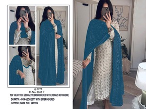 Ensemble Palazzo Semi-Couture Prêt-à-Porter en Soie Pakistanaise avec Broderie Georgette, Robe Salwar Kameez pour Mariages et Cérémonies - Product Image 3