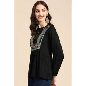 Haut en coton à manches longues pour femme avec broderie et dentelle, taille unique, motif floral, col asymétrique, disponible en noir et tailles XS - Product Image 2