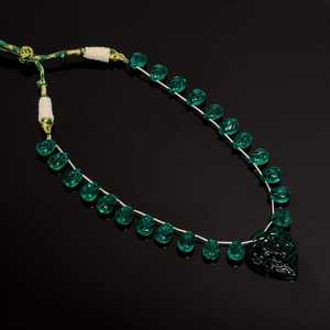 Collar de cuentas exclusivas de esmeralda de laboratorio tallado de pera real, detalle de brillo profundo, declaración de flujo real, artesanía, elegancia de prestigio - Product Image 3