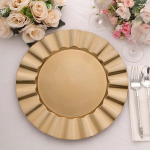 Élégante plaque de présentation ronde en métal de qualité supérieure pour table de luxe polie avec design orné pour les dîners et les fêtes formels - Product Image 1