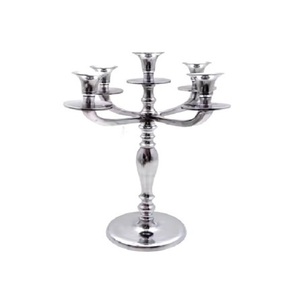 Soportes de vela de cinco brazos de aluminio La plata se llama candelabro Los candelabros son un tipo de soporte de vela que tiene múltiples brazos - Product Image 1