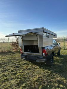 2023 Toyota HILUX 4X4ห้องโดยสารคู่ใช้กับพวงมาลัยซ้ายที่นั่งหนังไดรฟ์อลูมิเนียมอัลลอยด์ภายในสีเข้มแร็คหลังคา - Product Image 5