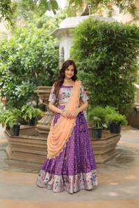 Lehenga de Diseñador para Damas de Honor, Blusa Tradicional Elegante y Hermosa, Dupatta, Diseños Modernos de Seda para Bodas y Fiestas Pakistaníes - Product Image 6