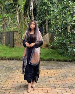 Traje Salwar de Algodón y Rayón Pesado de Diseño Indio-Pakistaní, Último Modelo Exclusivo en Color Granate con Bordado, para Bodas y Fiestas - Product Image 4