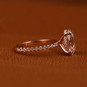 Anillo de diamante cultivado en laboratorio de oro macizo de 14 quilates, juego de pavé de Halo oculto, compromiso de oro rosa de corte ovalado de estilo clásico con certificado IGI - Product Image 5