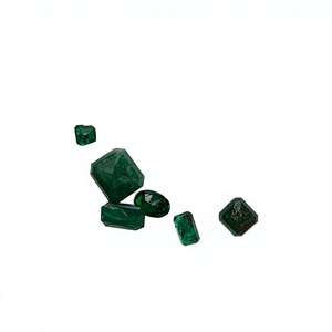 LOT DE PIERRES PRÉCIEUSES BRUTES ÉMERAUDES NATURELLES BALAJI GEMS JEWELLERY 5,90 CT – Pierres vertes brutes pour la fabrication de bijoux et la pratique artisanale. - Product Image 1