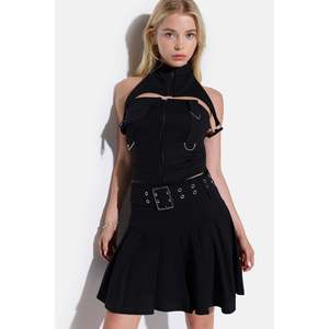 Top Corto Negro con Detalle de Cremallera - Product Image 3