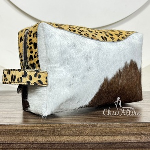 กระเป๋าเครื่องสำอางหนังวัวแท้มีซิปสำหรับผู้หญิงใหม่โลโก้ออกแบบได้ตามต้องการกระเป๋าเครื่องสำอางสำหรับเดินทางทำจากหนังลายเสือดาว - Product Image 1