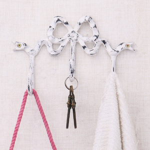 Crochets muraux en forme d'arc en fer robuste, veste de manteau blanche et noire, sac de parapluie, articles suspendus IH-154 cintres muraux en métal, vente en gros - Product Image 1