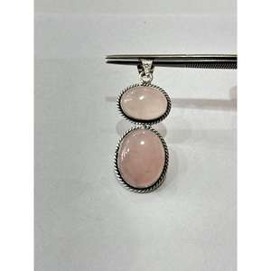 Vente en gros de pendentif en pierre précieuse de quartz rose de haute qualité pierre précieuse naturelle en laiton design en métal pour hommes et femmes breloques de haute affinité - Product Image 1