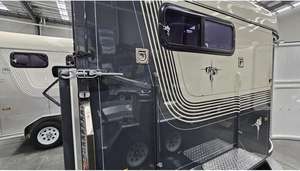 Nouvelle remorque à chevaux TrailTrekker 2 chevaux à chargement droit 2HSL-3275 Remorque à chevaux en acier avec 2 essieux pour utilisation en conteneur - Product Image 6