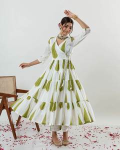 Vêtements kurtis indiens pakistanais en viscose de soie georgette imprimés pour femmes motifs élégants d'Inde pour - Product Image 2