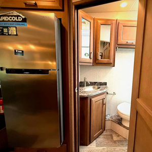 SUPPLIER OF Used 2023 T h o r Motor Coach Out law Class A gas motorhome toy hauler 38KB - Product Image 6