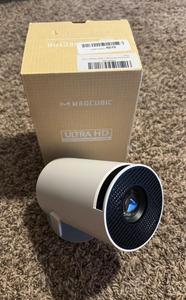 Mini Proyector Original Nuevo de Marca, 4K 1080P, Compatible con WiFi 6, BT 5.4, Portátil, Auto Vertical 180 °   Cine en Casa Giratorio HY300 Pro - Product Image 3
