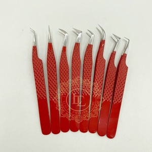 Pinzas de extensión de pestañas de acero inoxidable de calidad superior con etiqueta personalizada, revestimiento de polvo rojo caliente, patrón de diamante de punto plateado - Product Image 4
