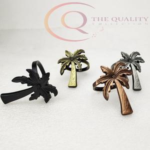 Ensemble d'anneaux de serviette en métal élégant, conçu pour les tables à manger, avec un look luxueux et élégant pour les mariages et les occasions spéciales - Product Image 4