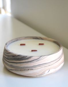 Pot à bougie rond classique en marbre avec des accents de conception imprimée pour les spas élégants de la maison ou les salles de relaxation - Product Image 4