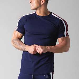 T-shirt de sport pour homme, coupe ajustée, manches courtes, col rond, respirant, en coton et élasthanne, haut d'entraînement - Product Image 1