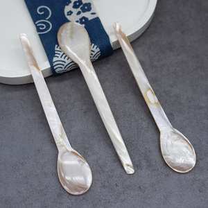 ช้อนคาเวียร์หอยมุกหรูหราปรับแต่งได้ทำมือสวยหรูสำหรับการรับประทานอาหารและของขวัญตามสั่ง - Product Image 1