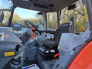 รถแทรกเตอร์เกษตรคูโบต้า M4073 74 แรงม้า รุ่นดั้งเดิม |   รถแทรกเตอร์ดีเซลขับเคลื่อนสี่ล้อสำหรับใช้งานเชิงพาณิชย์ - Product Image 2