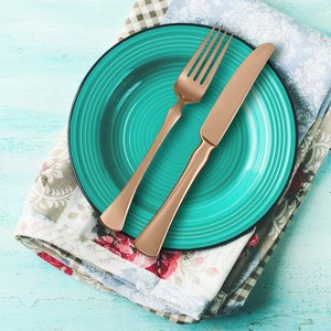 Juego de cubiertos hechos a mano con diseño de nueva apariencia al por mayor con cubiertos de metal pulido espejados de acero de primera calidad para decoración de bodas - Product Image 2