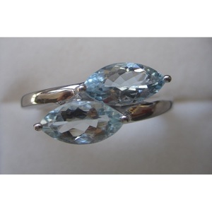 Anillo de compromiso para hombre con 2 piedras preciosas de topacio de corte marquesa, oro de 10 quilates y platino amarillo - Product Image 1