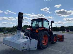 Tractor Kubota serie M6 de potencia media eficiente para agricultura versátil - Product Image 3