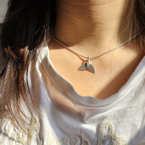 จี้สไลด์หางปลาวาฬสีเงิน925สีเงินแท้ขนาดเล็กเป็นของขวัญเครื่องประดับสำหรับใช้ในทะเล - Product Image 4