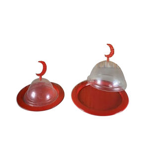 Base de metal redonda para tartas de cumpleaños y bodas, estilo único, para decoración de mesa, juego de dos con cúpula de vidrio, en venta. - Product Image 1