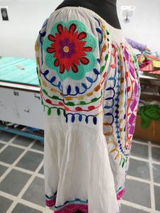 Chemise pour femme classique à motif mandala brodé, 100% coton, sexy, épaules dénudées, manches évasées bohèmes, haut pour femme - Product Image 4