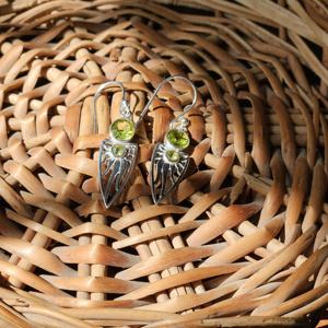 Pendientes colgantes elegantes para mujer Plata fina con peridoto y dos piedras de diferentes formas para bodas, fiestas o regalos - Product Image 3