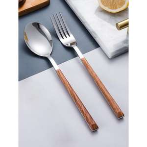 Couverts en acier et en bois élégants et fonctionnels pour les dîners de famille et les occasions spéciales avec une touche esthétique unique - Product Image 4