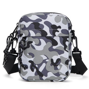 Sac à bandoulière camouflage décontracté, sac de voyage matelassé de créateur, confortable, tissé, pour tous les jours, festival, concert, sac classique abordable pour l'extérieur - Product Image 1